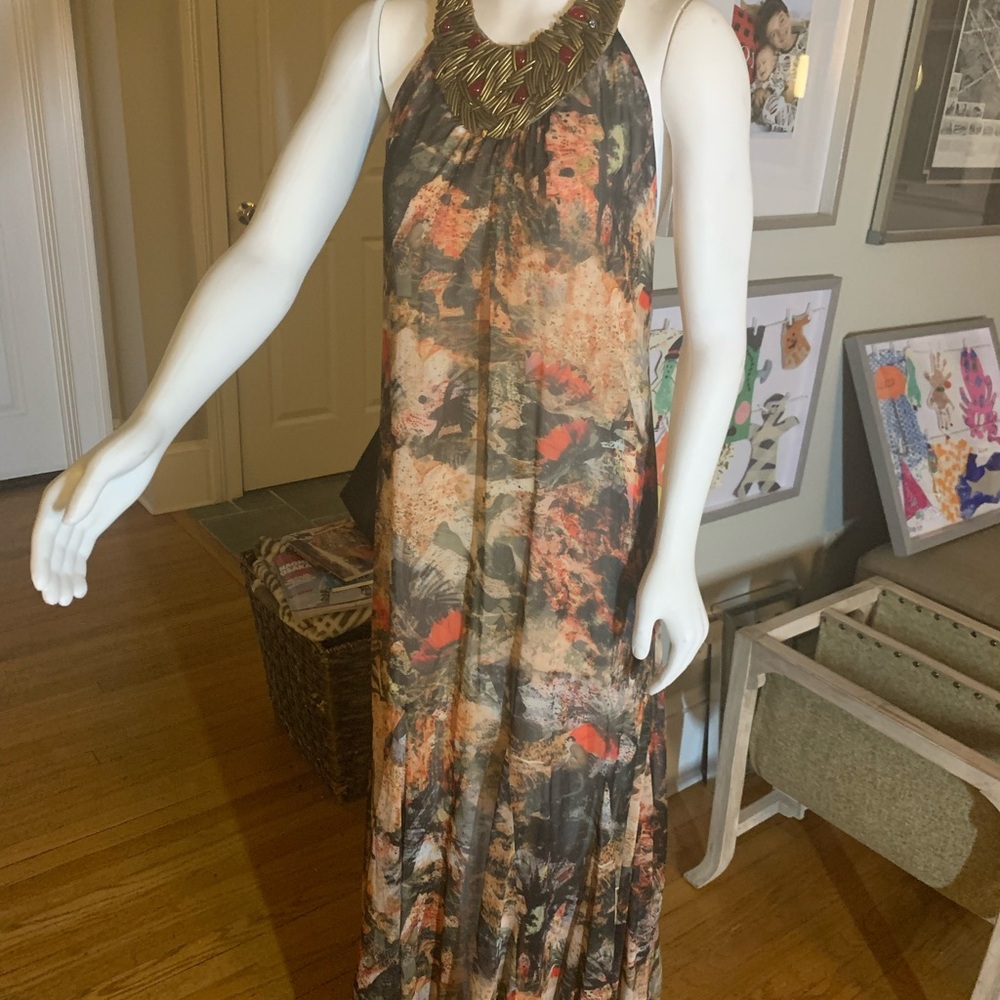 Alice + Olivia gorgeous gown. Unique beading at the top. The colors are fab! Am